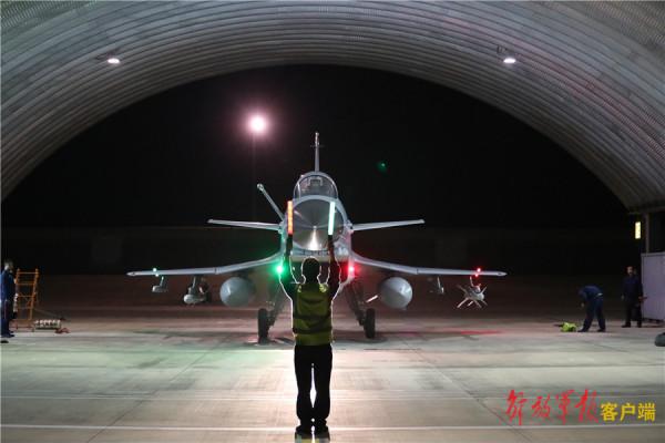 各部隊新年度軍事訓練高起點展開