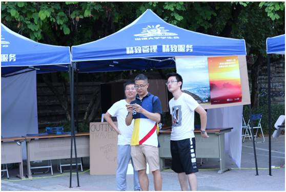 大學教授怒批家長接送,稱之為“巨嬰式養娃”,遭到家長霸氣回懟 大學教授怒批家長接送,稱之為“巨嬰式養娃”,遭到家長霸氣回懟