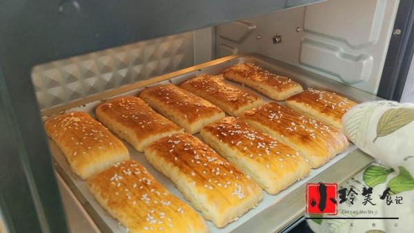 麵粉裡面加2個雞蛋，不油炸不油烙，外酥裡軟，真好吃，過年必備