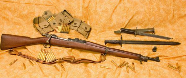 三八大蓋能打千米，現代步槍只能打400米，要距離還是精準？