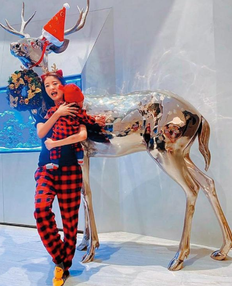 安以軒近照曝光，穿萬元裙子被指像披床單，嫁入豪門生活更滋潤