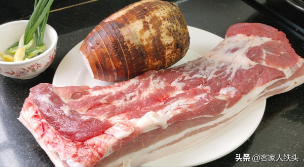 五花肉最好吃的做法，加1個香芋，客家人待客都愛做它，好吃過癮