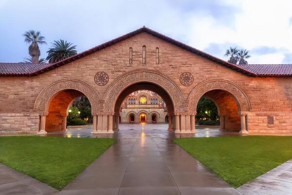 美女為創業名校退學,編故事騙600億投資,被揭穿後下場如何? 美女為創業名校退學,編故事騙600億投資,被揭穿後下場如何?