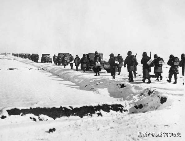 增援長津湖不力，26軍貽誤戰機？他們白天也要行軍