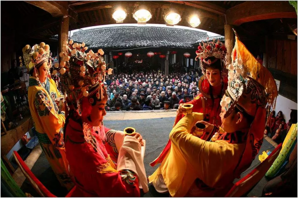 在浙江的燈影裡，搖醒一個春天