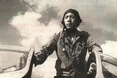 1981年，越南空軍上尉帶9人起義投奔中國，最後結局如何？