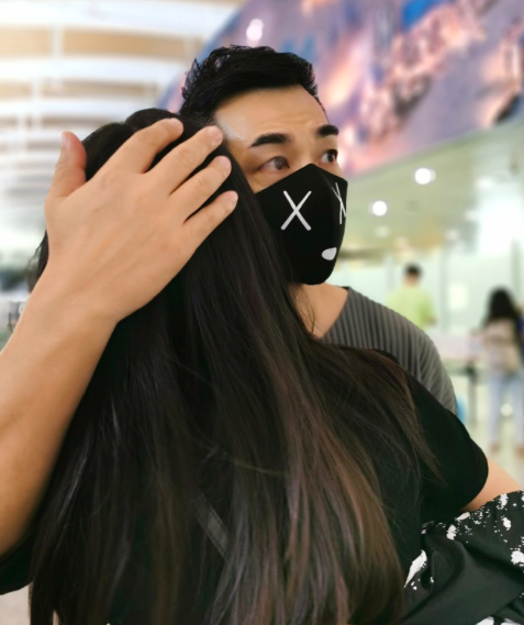 趙文卓女兒國外獨自慶生！曬美照清純動人，住宅華麗學費一年87萬