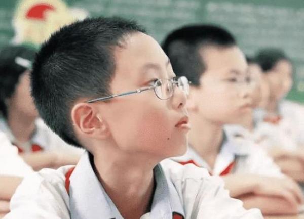 &OpenCurlyDoubleQuote;你家孩子跟不上&rdquo;，一年級沒學過拼音，老師一週內勸退三次