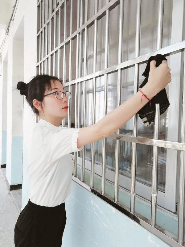 瑞金一美女老師：“未來很長，我得更努力才行”