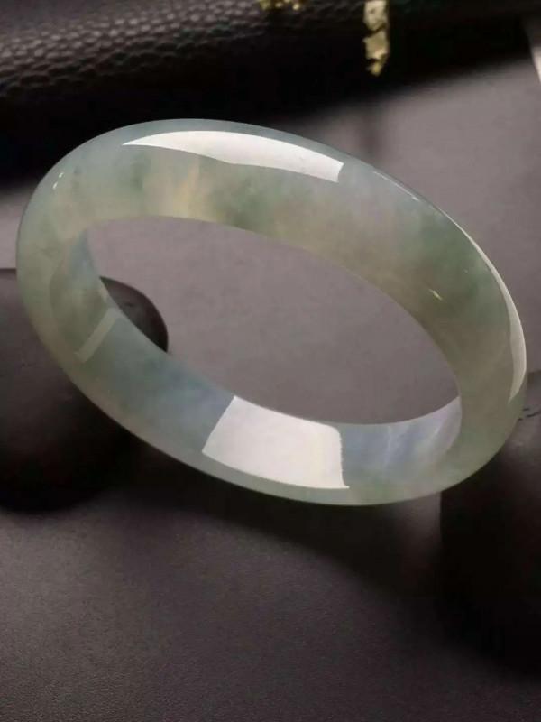 圓鐲更加廢料嗎？看看貴妃鐲和圓鐲的區別有哪些？