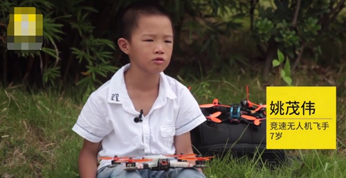 無人機界之最世界上最小的無人機和最小的無人機飛手你都知道哪個