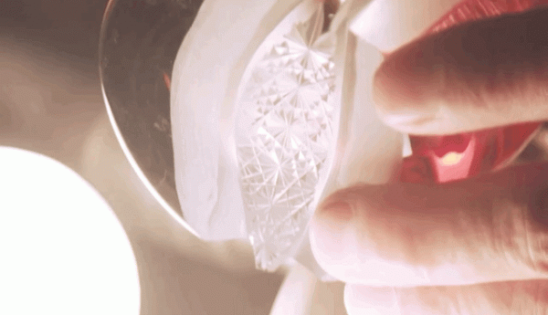 華為將藝術裝進“寶盒”，將鎏光收入囊中