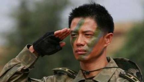 油頭粉面就不要演軍人了!這6位演員告訴你,什麼才叫英姿颯爽 油頭粉面就不要演軍人了!這6位演員告訴你,什麼才叫英姿颯爽