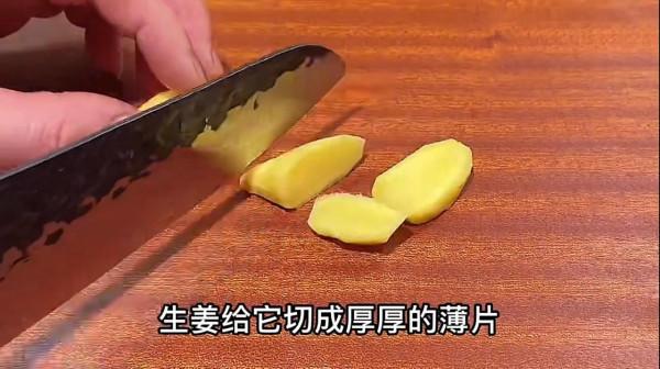 燉骨頭湯，牢記“兩不放”訣竅，湯白肉香不油膩，營養全保留