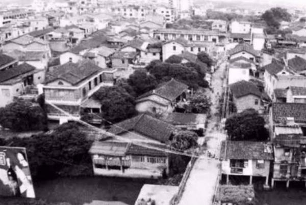 莆田系創始人詹國團:15歲貼小廣告起家,90 年代就擁有百家醫院 莆田系創始人詹國團:15歲貼小廣告起家,90 年代就擁有百家醫院