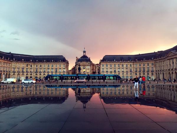 小 I 到處走 - 波爾多的“水鏡廣場”