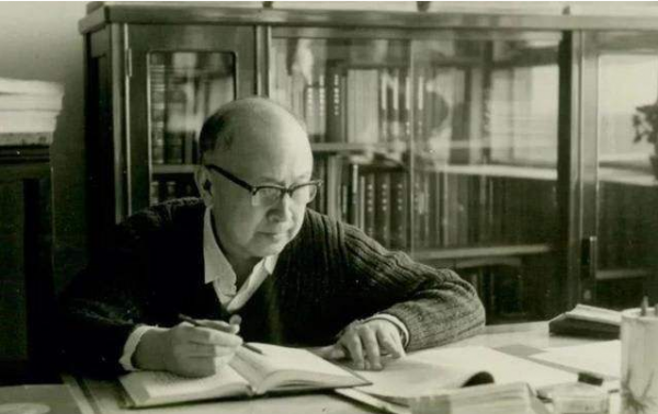 東方紅衛星超重，孫家棟堅持拆掉毛主席像章，周恩來說：我支援你