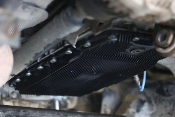 怪獸修車:翻新一輛21萬公里的路虎發現4,老爺子工地拉貨專用車 怪獸修車:翻新一輛21萬公里的路虎發現4,老爺子工地拉貨專用車