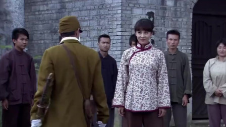 1942年，青樓女子被罵走狗，只服務日本軍官和漢奸，死後成英雄