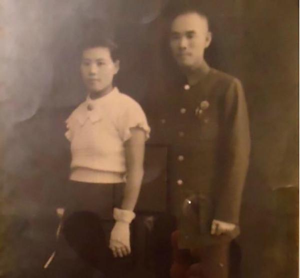 毛主席詢問俘虜人數,參謀:抓了一溝俘虜,主席:什麼叫一溝俘虜 毛主席詢問俘虜人數,參謀:抓了一溝俘虜,主席:什麼叫一溝俘虜