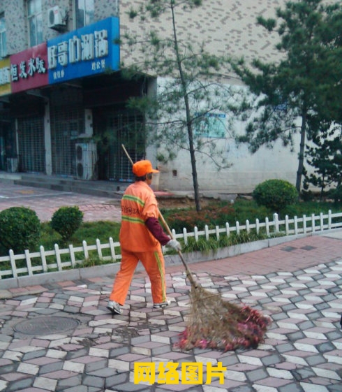 掃地大媽一再上門收錢，知道不對也可無奈