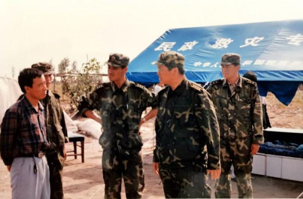 回顧和平年代完成部隊重大演習和軍事任務中的群眾工作