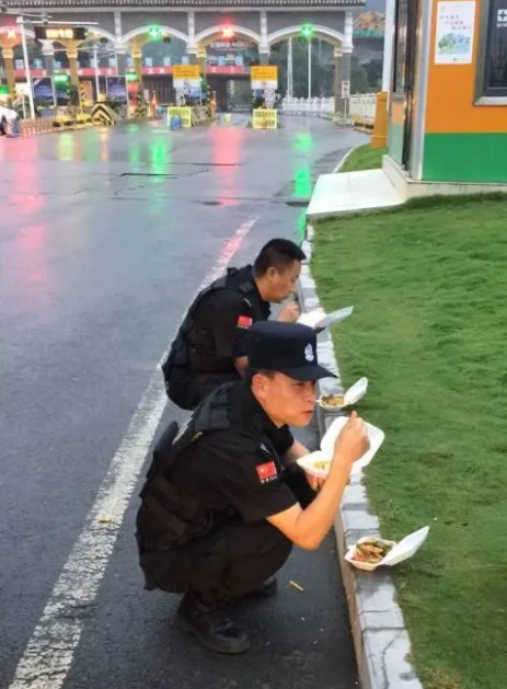 星巴克的傲慢和京東的擔當