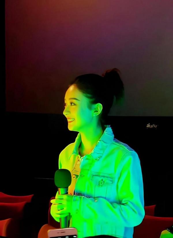 趙麗穎這樣的燈光也能這麼美，果然是顏值高無所畏懼啊