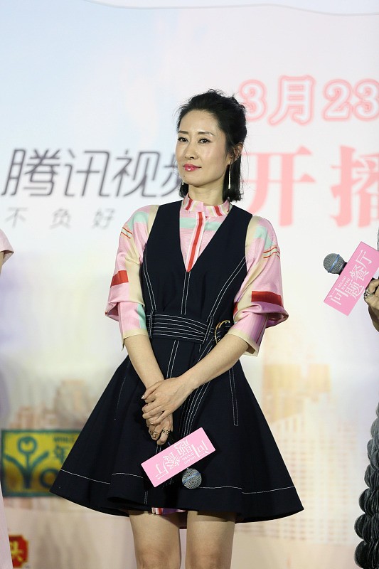 劉敏濤的氣場真的很強,和劉亦菲同穿高領的服裝,氣質看著很高階 劉敏濤的氣場真的很強,和劉亦菲同穿高領的服裝,氣質看著很高階