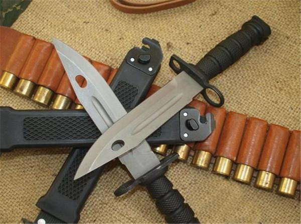 特種兵用嘴咬著刀執行任務，是耍酷還是有特殊意義，真相是啥