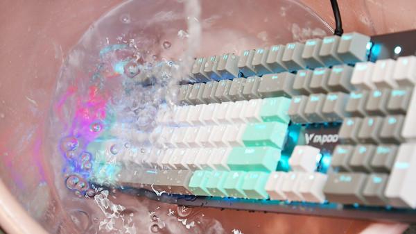 雷柏V530防水背光遊戲機械鍵盤簡評：多配色，好效能