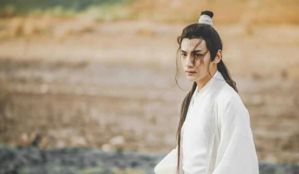 羅雲熙新劇造型引關注，和刑偵小說男主適配度好高，下頜線太優秀