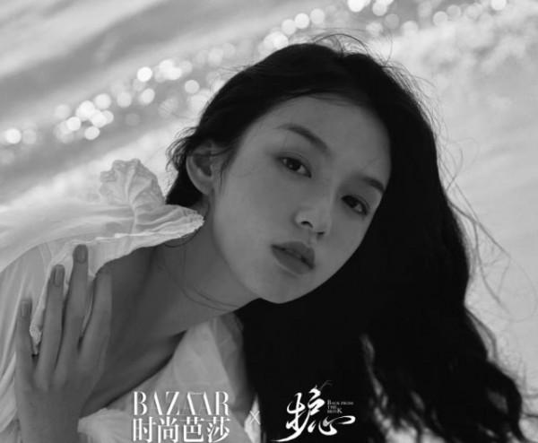 周也侯明昊合作新劇，黑袍造型霸氣拉滿，各種風格都能駕馭