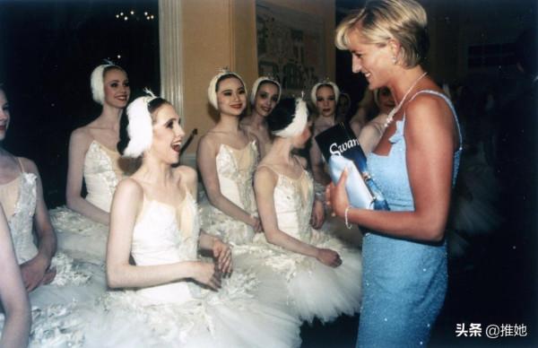 身高1米58的跳舞男人,一個電話邀請了戴安娜,一生命運與她捆綁 身高1米58的跳舞男人,一個電話邀請了戴安娜,一生命運與她捆綁