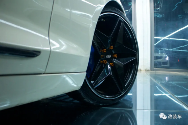 輪上310匹馬力的凱迪拉克ATS-L,偏時崩壞了四套排氣和一顆渦輪? 輪上310匹馬力的凱迪拉克ATS-L,偏時崩壞了四套排氣和一顆渦輪?