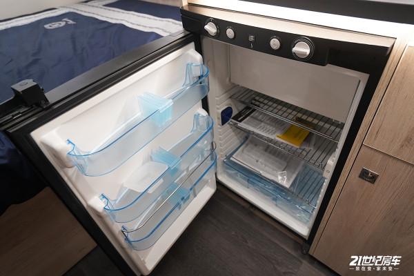 體驗法式浪漫，最大總質量1&period;2噸！卡萊爾ANTARES STYLE 390拖掛房車