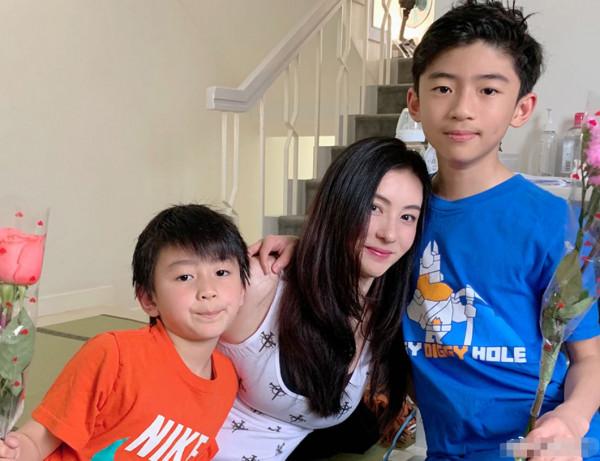 謝霆鋒：父母早年離異，他也離婚了，對兩個兒子有愧疚