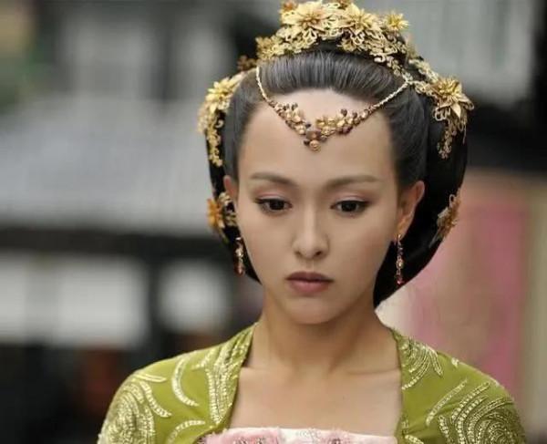 髮際線高又怎樣!盤點娛樂圈靠髮型照樣美貌的高發際線女星 髮際線高又怎樣!盤點娛樂圈靠髮型照樣美貌的高發際線女星