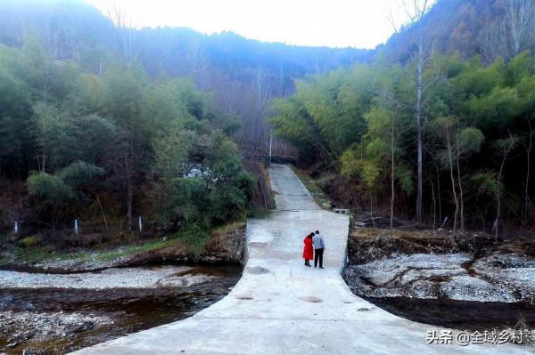 溪水竹林深處的古寺，是當年紅七十四師將士們的秘密宿營地