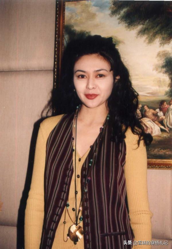 若你今年50歲，建議別留長卷發了，顯老！試試這3種短髮，真時尚