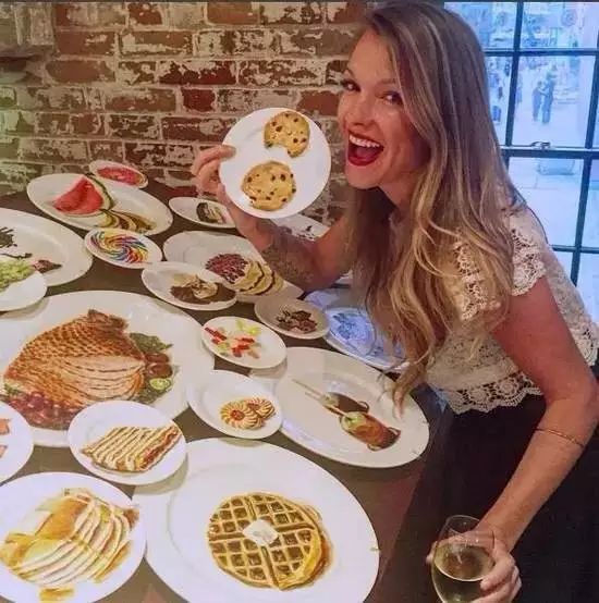 從服務員到藝術家，她只做了一件事