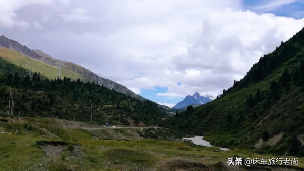 西藏新疆環遊第六站-雲霧中天路72拐好美，怒江大峽谷堵車真危險