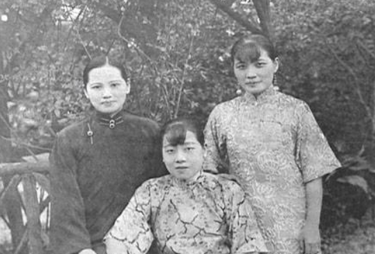 隱於背後的宋靄齡：宋家神話的締造者，她的傳奇不輸於兩個妹妹