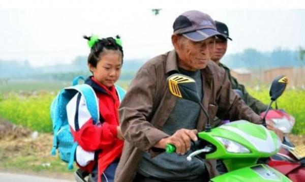 為何老人身上會有一股味？建議：50歲後保持3個習慣，老了或沒味