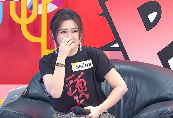 Selina回應與小7歲男友交往原因，談及兩人約會細節激動落淚