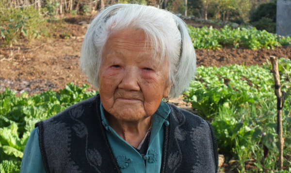 54歲男人哭訴:給75歲大媽做住家保姆,雖然工資高,但我卻想走人 54歲男人哭訴:給75歲大媽做住家保姆,雖然工資高,但我卻想走人