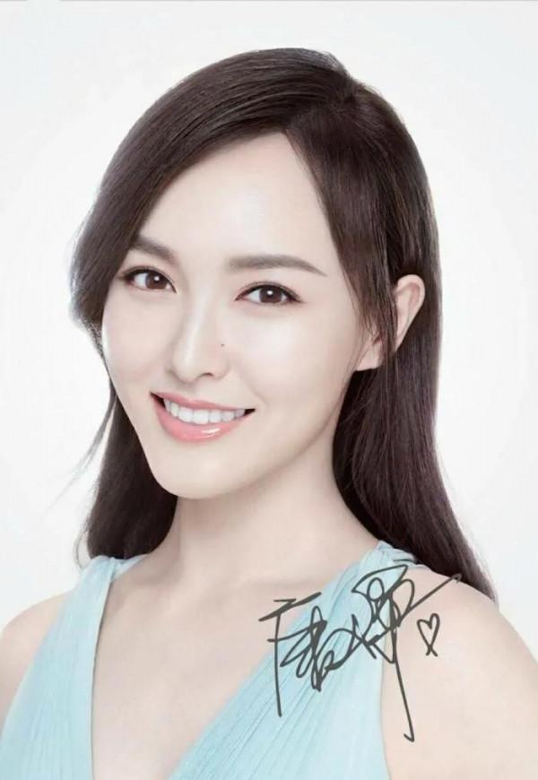 楚楚動人的唐嫣，著名演員