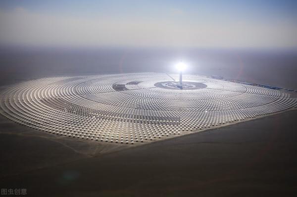 1.2萬面鏡子，兩萬噸熔鹽，中國在荒漠建的亞洲最大熔鹽式發電站