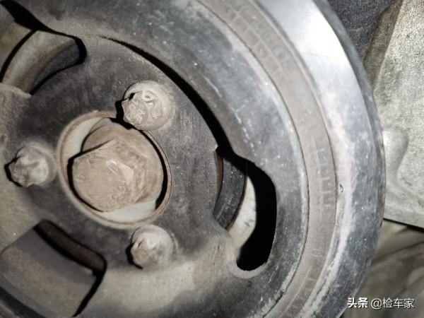 9萬塊買輛12年的法系跑車，小哥上來就砍價1萬，賣家：成交