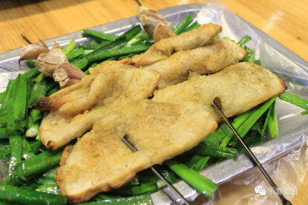 吊爐燒烤，用獨家秘訣研製，是冬日裡的一方人間風味